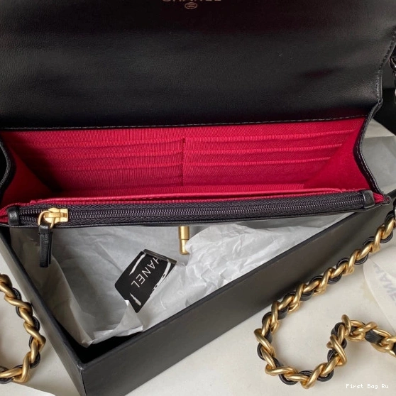 Firstbag Ru 19 ON CHAIN WALLET CHANEL 0714